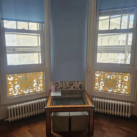 Habitación en casa particular Amplia Y Centrica En Piso Compartido A Coruña
